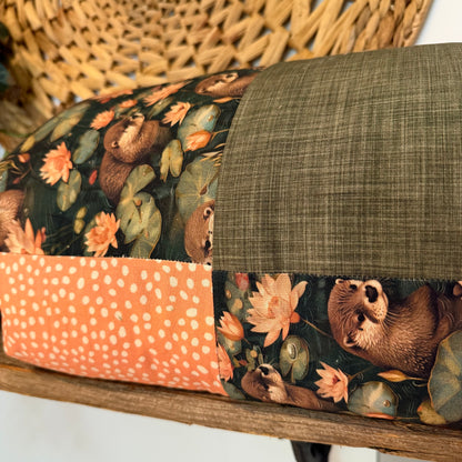 Prête à partir, Couverture de style courtepointe légèrement matelassée Loutres, endos minky vert