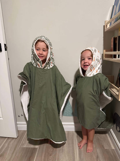Poncho de plage/de bain, cape de bain, serviette à capuchon, 100% coton taille 9-36 mois ou 3-8 ans