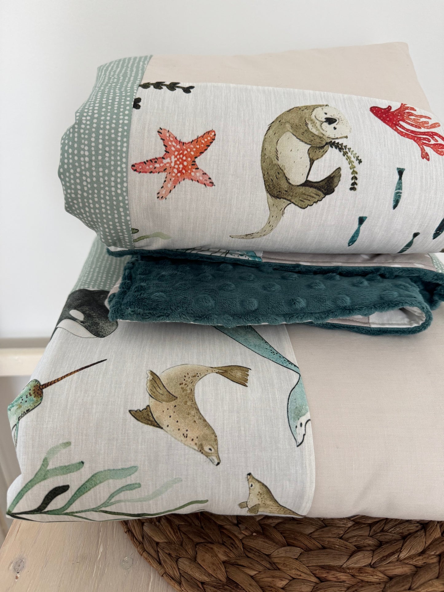Prête à partir, Couverture de style courtepointe légèrement matelassée, animaux marins.  Endos doux en minky émeraude