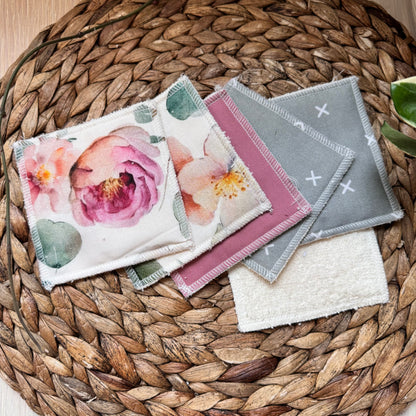 Washcloths, wipe, size approximately 8x8'' comes in a set of 4