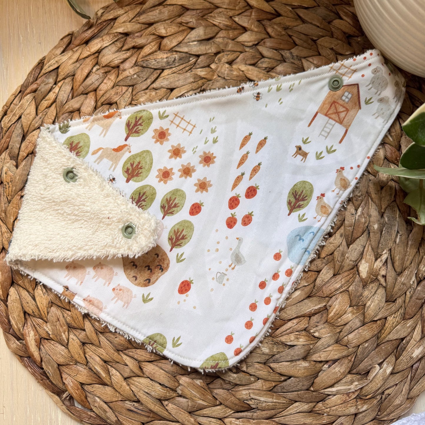 Foulard-Bavoir, petite bavette style bandana, bavoir, avec endos en ratine absorbante.prêts à partir