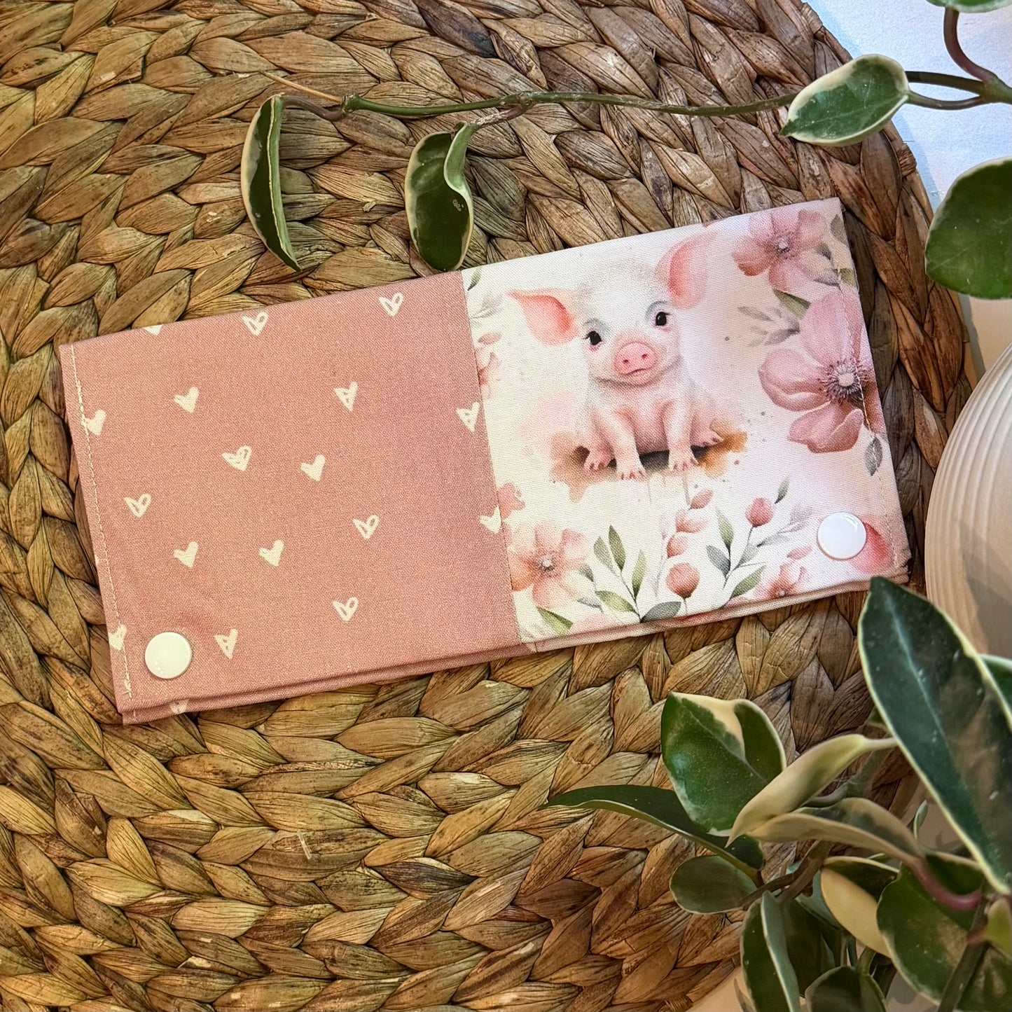 Protège carnet de santé pouvant contenir 2-3 carnets et 8-10 cartes. PRÊTS À PARTIR