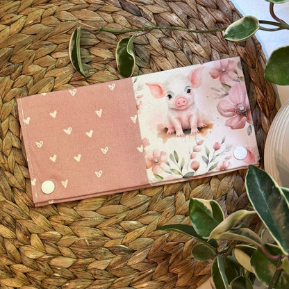 Protège carnet de santé pouvant contenir 2-3 carnets et 8-10 cartes. PRÊTS À PARTIR