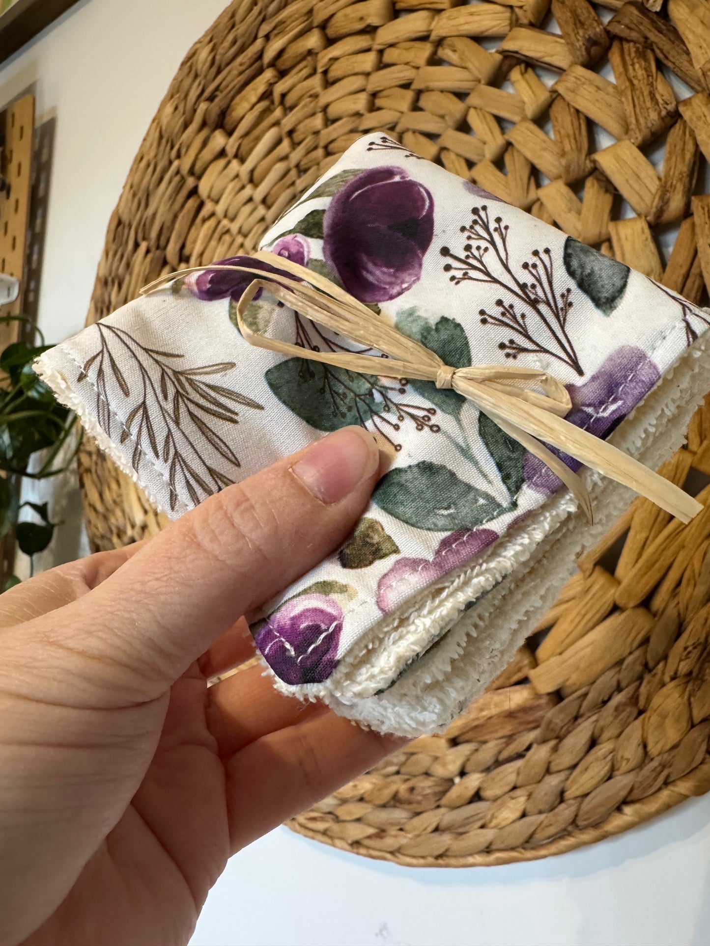 Washcloths, wipes, size 8x8'', come in a set of 4