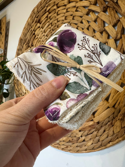 Washcloths, wipes, size 8x8'', come in a set of 4