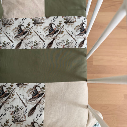 Prête à partir, Couverture de style courtepointe légèrement matelassée Sorciers, endos minky vert