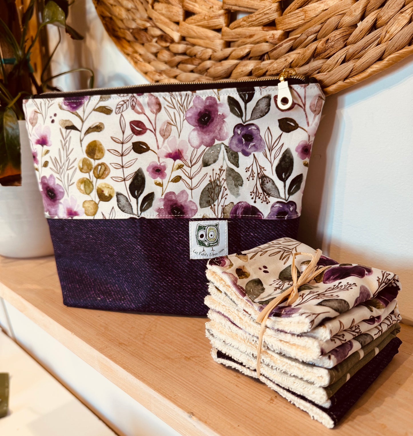 Washcloths, wipes, size 8x8'', come in a set of 4