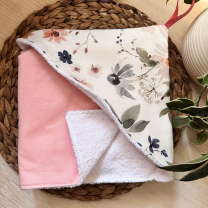 Ready to go! Bathrobe, bath towel, absorbent terry interior.