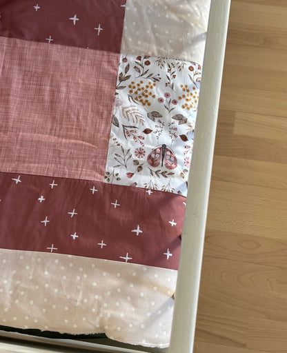 Ready to go, lightly quilted style blanket, Bees. Soft ivory minky backing