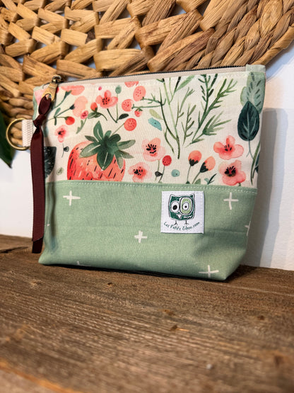 Pouches, multi-purpose cases, perfect for baby products, makeup, medications... ready to go