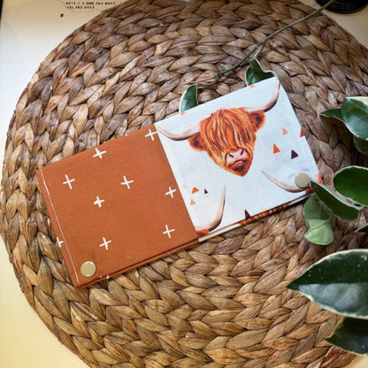 Protège carnet de santé pouvant contenir 2-3 carnets et 8-10 cartes. PRÊTS À PARTIR