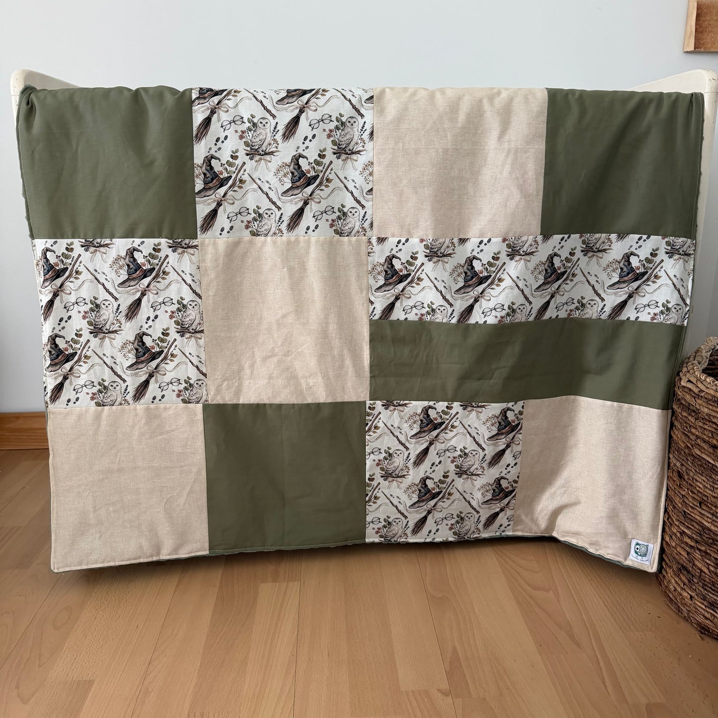 Prête à partir, Couverture de style courtepointe légèrement matelassée Sorciers, endos minky vert
