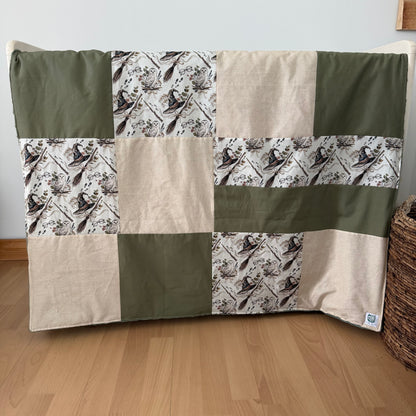 Prête à partir, Couverture de style courtepointe légèrement matelassée Sorciers, endos minky vert
