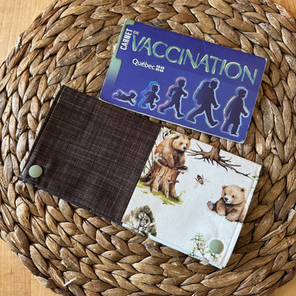 Protège carnet de santé pouvant contenir 2-3 carnets et 8-10 cartes. PRÊTS À PARTIR