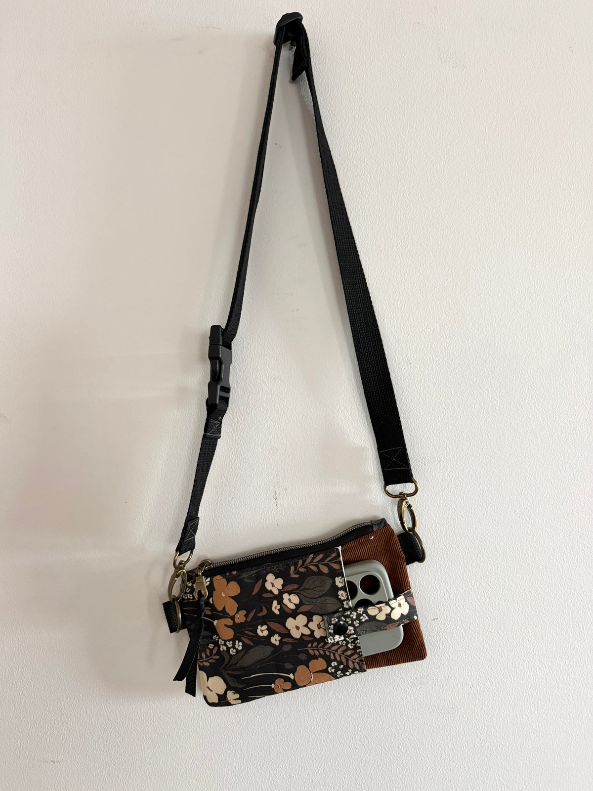 Petite sacoche à cellulaire avec pochette zippé