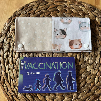 Protège carnet de santé pouvant contenir 2-3 carnets et 8-10 cartes. PRÊTS À PARTIR