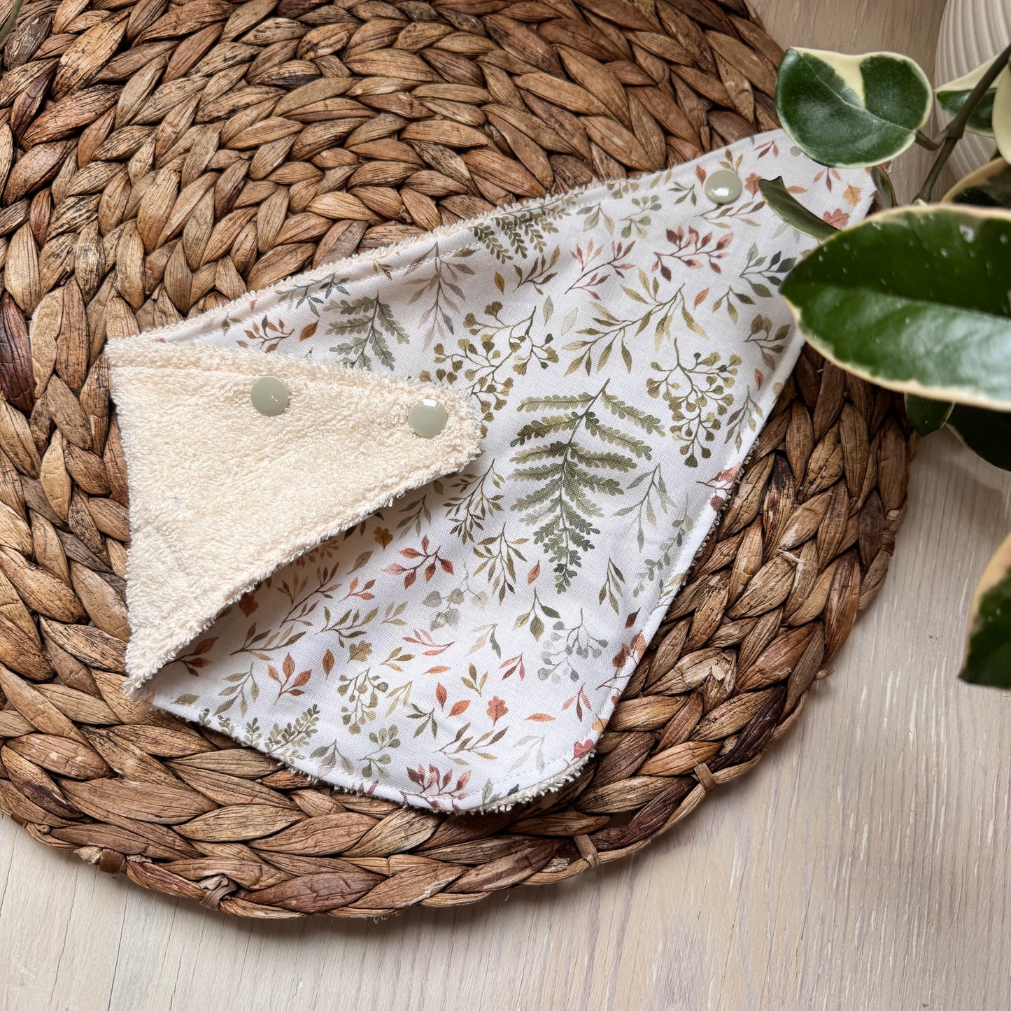 Foulard-Bavoir, petite bavette style bandana, bavoir, avec endos en ratine absorbante.prêts à partir