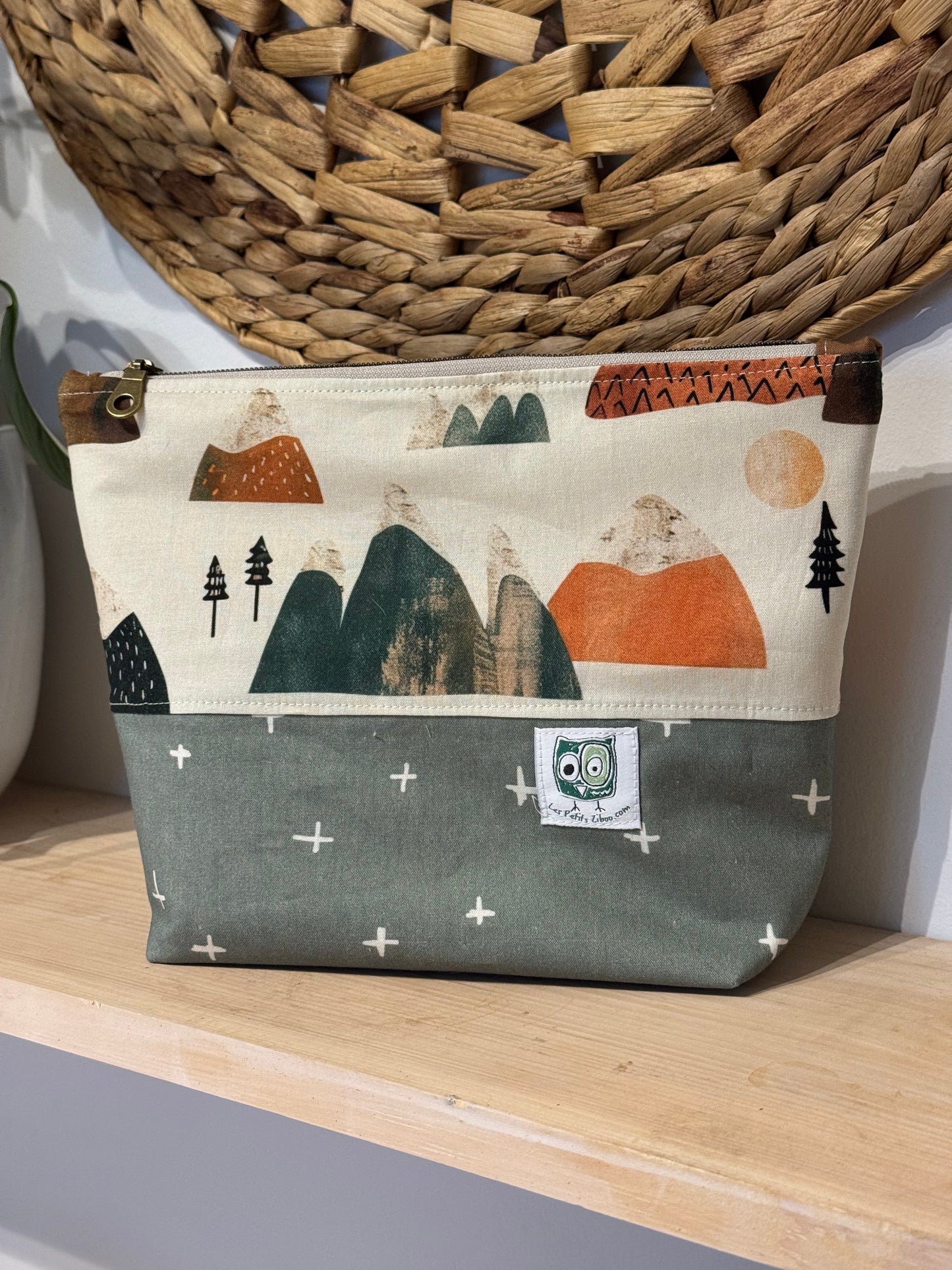 Pouches, multi-purpose cases, perfect for baby products, makeup, medications... ready to go