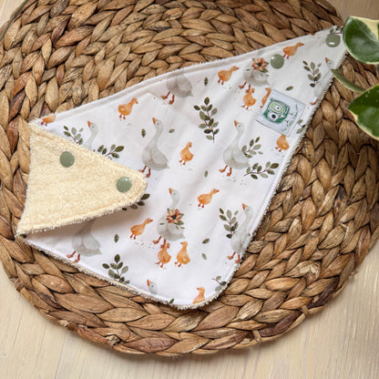 Foulard-Bavoir, petite bavette style bandana, bavoir, avec endos en ratine absorbante.prêts à partir