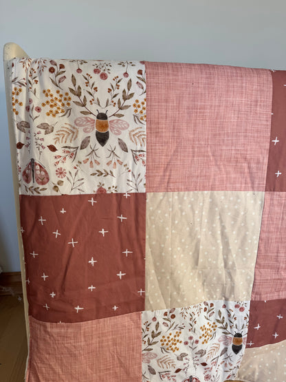 Ready to go, lightly quilted style blanket, Bees. Soft ivory minky backing