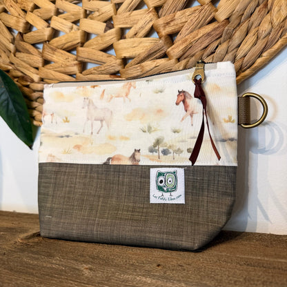 Pouches, multi-purpose cases, perfect for baby products, makeup, medications... ready to go