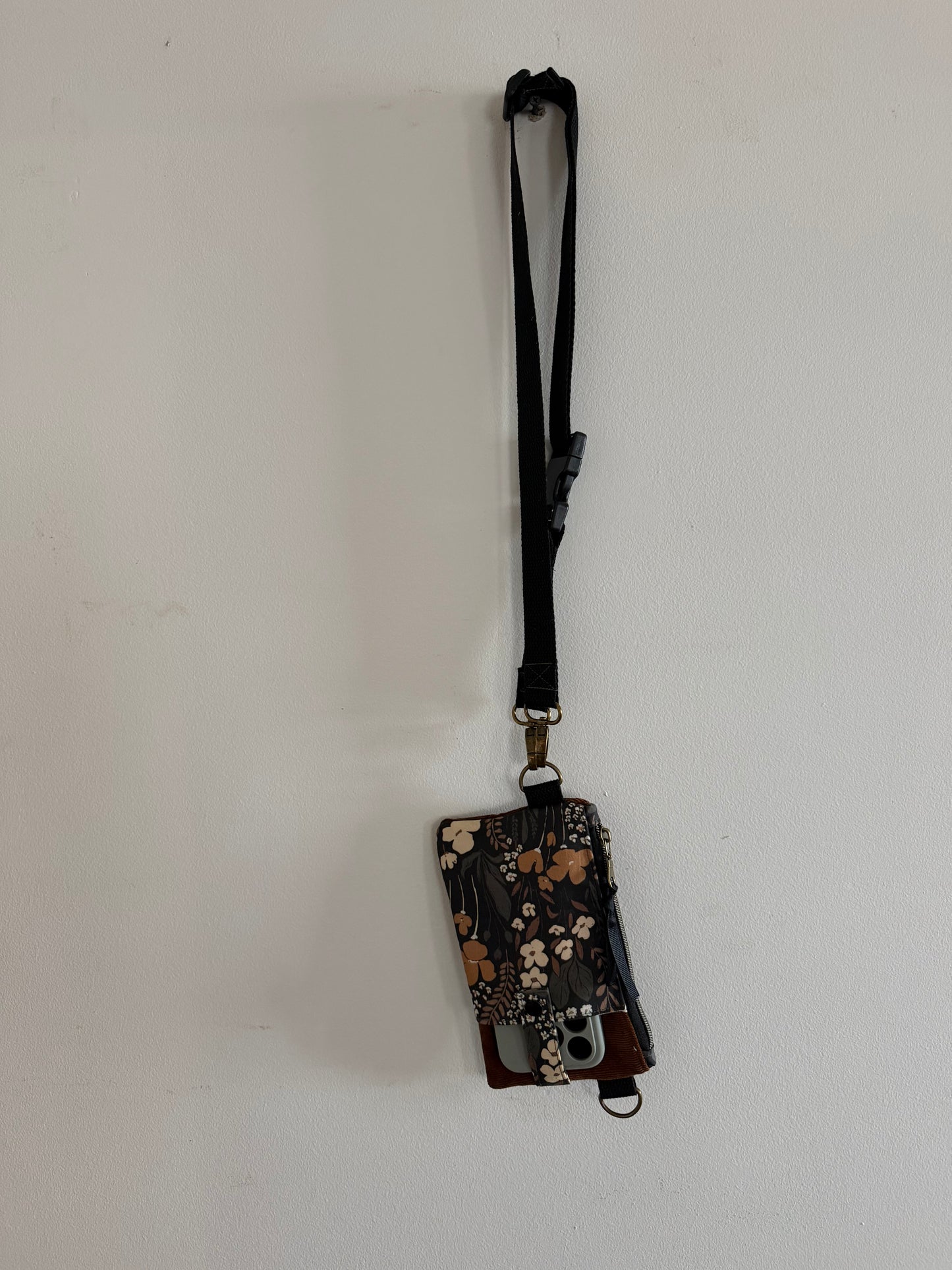 Petite sacoche à cellulaire avec pochette zippé