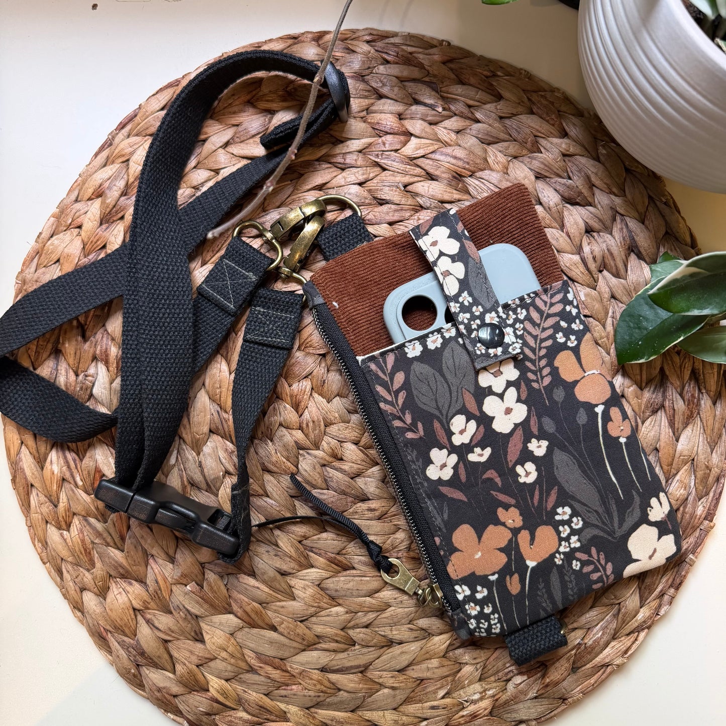 Petite sacoche à cellulaire avec pochette zippé