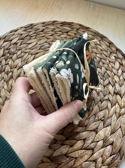 Washcloths, wipes, size 8x8'', come in a set of 4