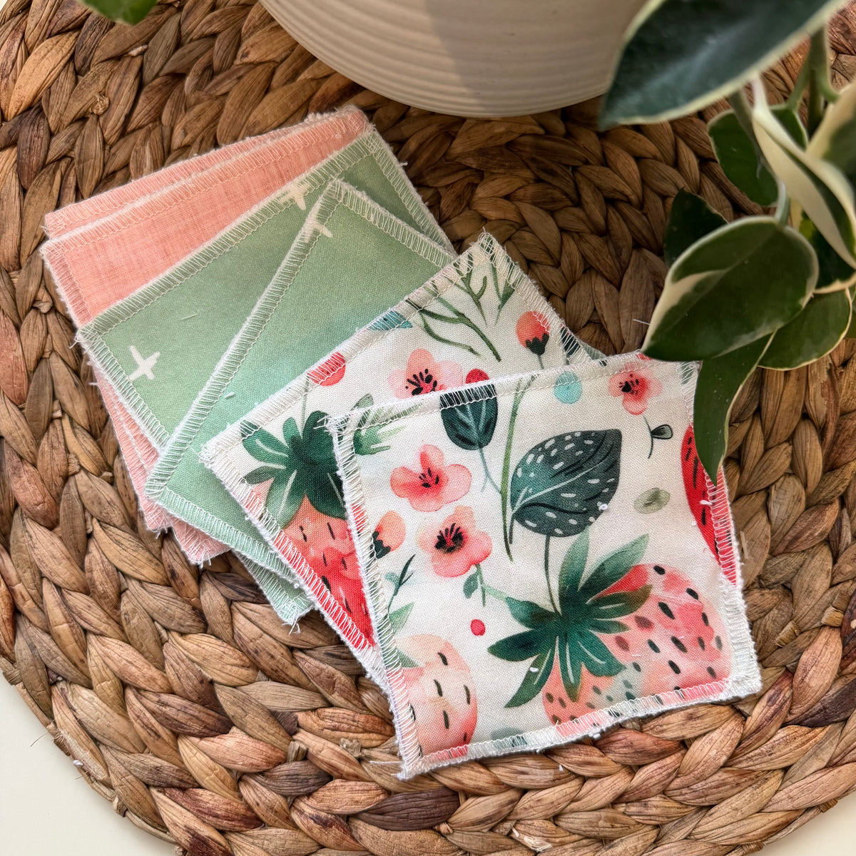 Washcloths, wipe, size approximately 8x8'' comes in a set of 4