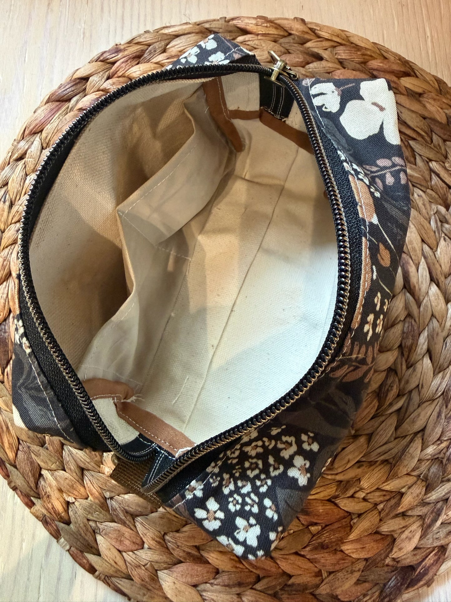 Large makeup bag, medicines, skincare products... with zipper, in stock and ready to go!