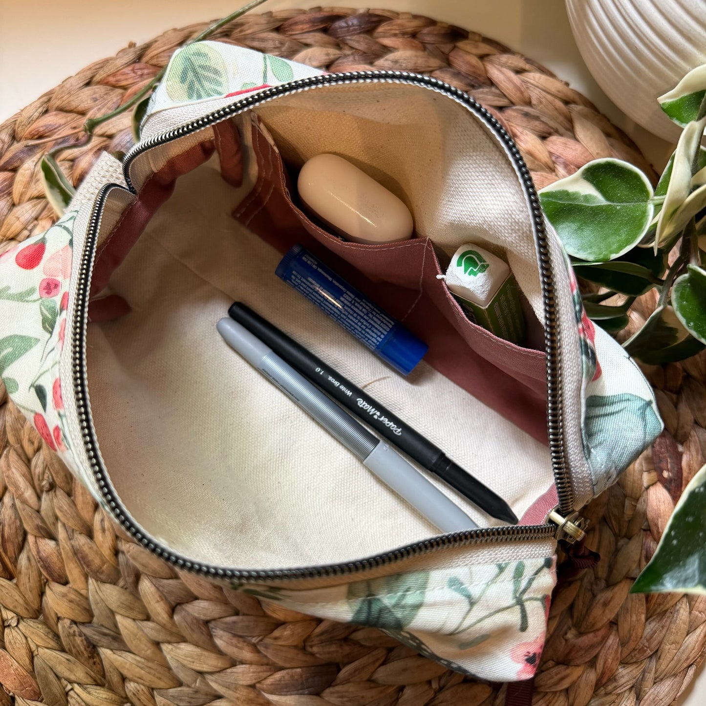 Large makeup bag, medicines, skincare products... with zipper, in stock and ready to go!