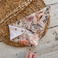 Foulard-Bavoir, petite bavette style bandana, bavoir, avec endos en ratine absorbante.