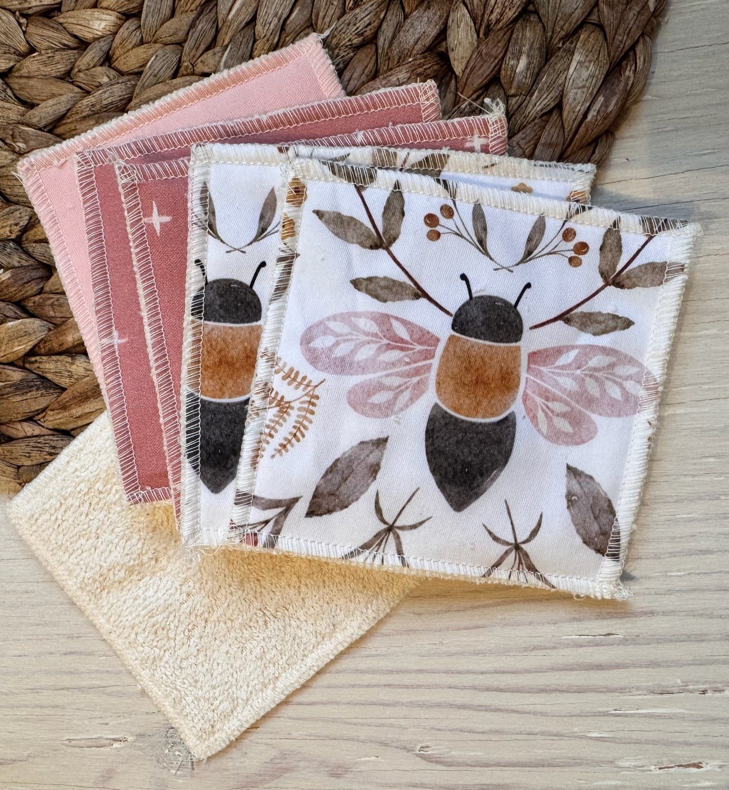 Washcloths, wipe, size approximately 8x8'' comes in a set of 4