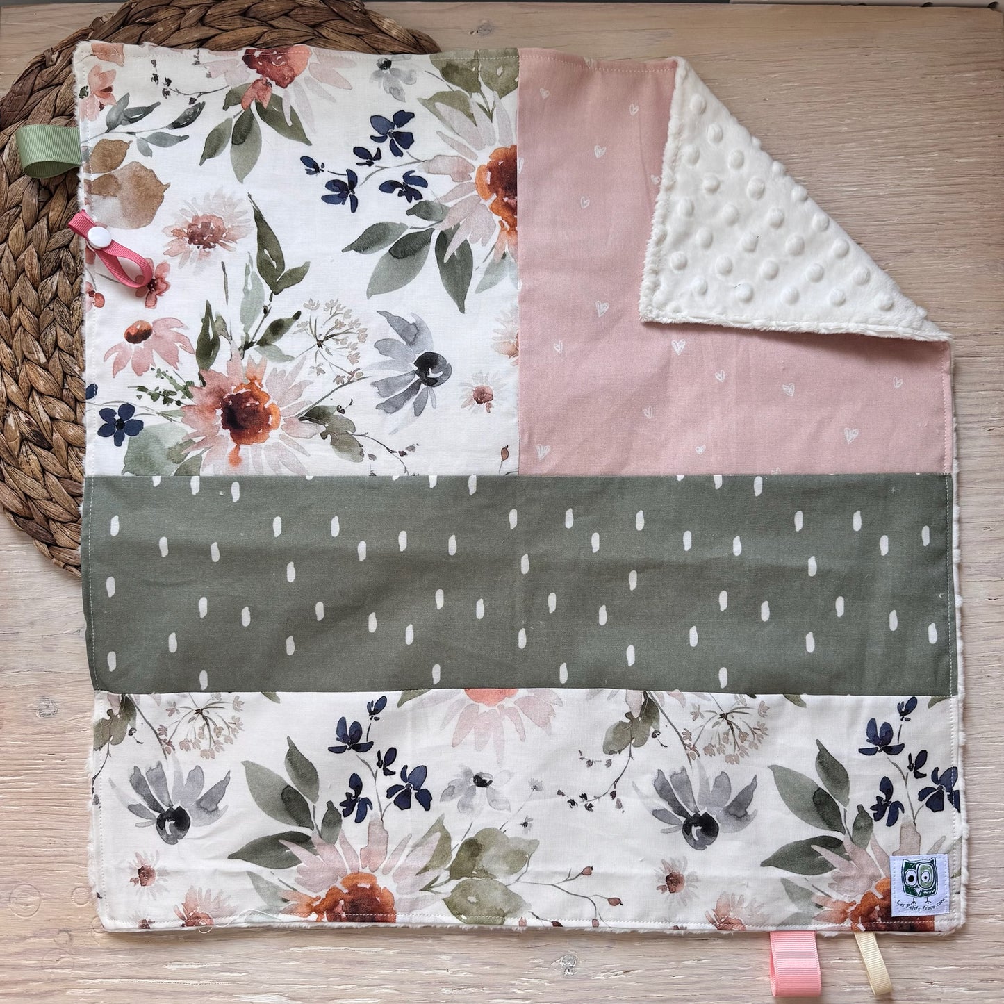 Doudou étiquette style courtepointe avec attache-suce ou jouet