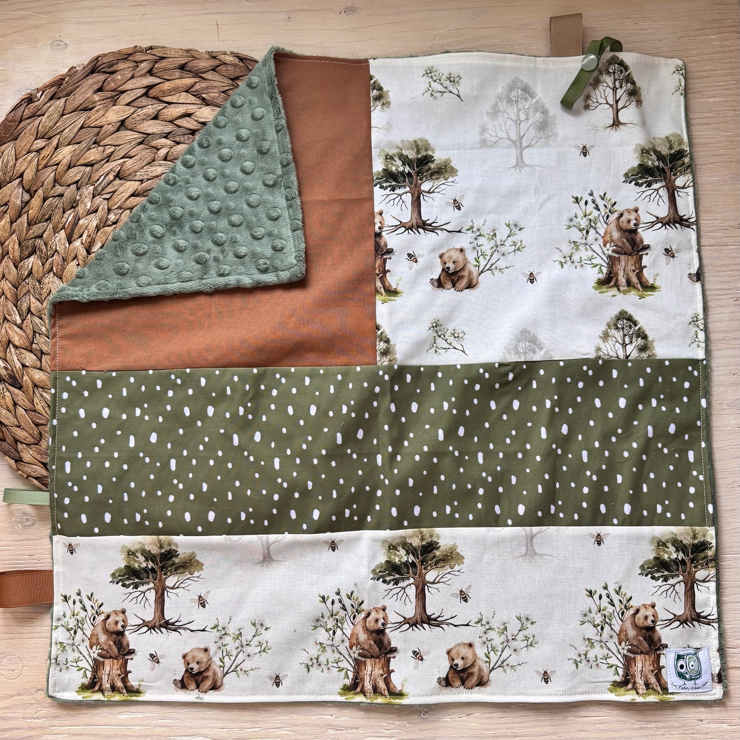 Doudou étiquette style courtepointe avec attache-suce ou jouet