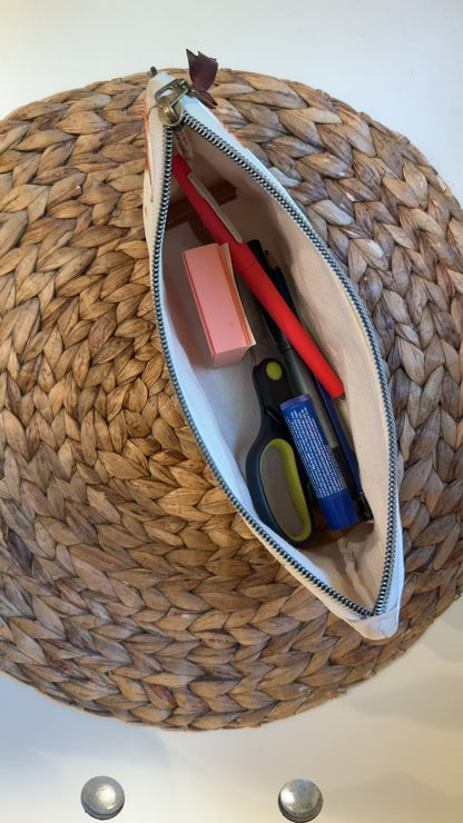 Étui à crayon, pochette rectangulaire pour crayons ou autre produit. Petite trousse mince
