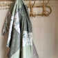 Couverture de style courtepointe EUCALYPTUS vert de gris et vert sauge Endos doux au choix et possibilité d'ajouter des accessoires assortis