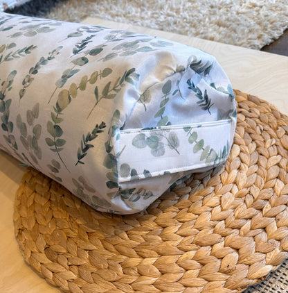 Coussin d'allaitement Cylindrique rempli d'écales de sarrasin.