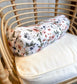 Coussin d'allaitement Cylindrique rempli d'écales de sarrasin.